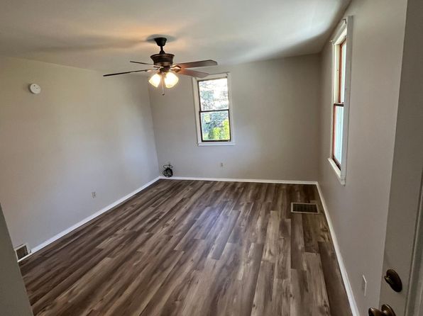 302 Stewart St FLOOR 1