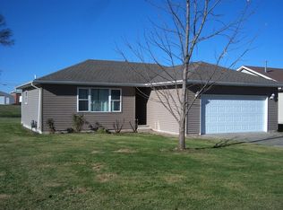 490 S Elm Ave, Saint Anne, IL 60964