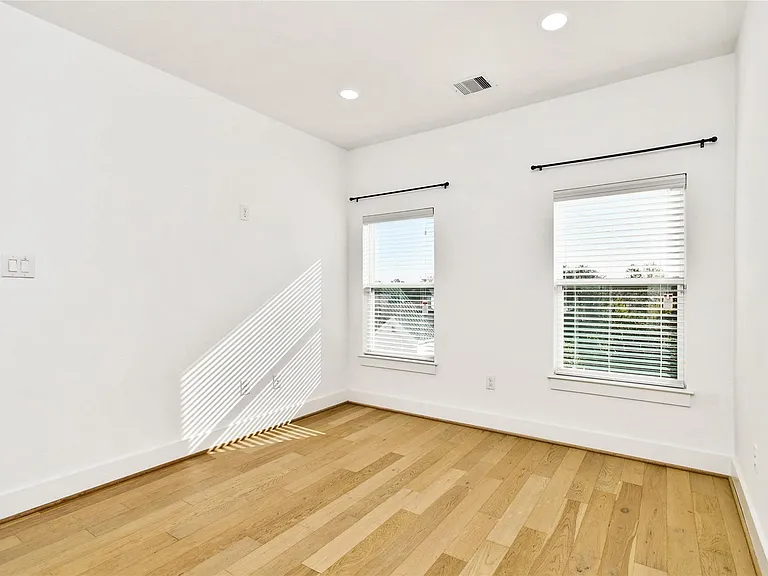 208 N York St #B — Photo 24