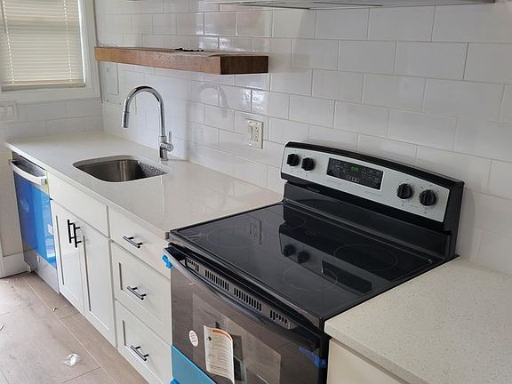 3rd image of 4920 SW Franklin Ave #4920