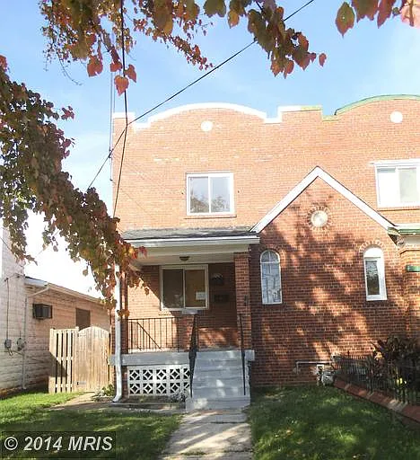 4932 Blaine St NE photo 1