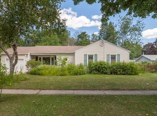2111 Mayflower Dr, Middleton, WI 53562