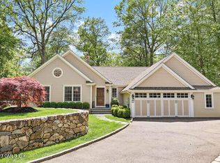 28 Mianus View Ter, Cos Cob, CT 06807