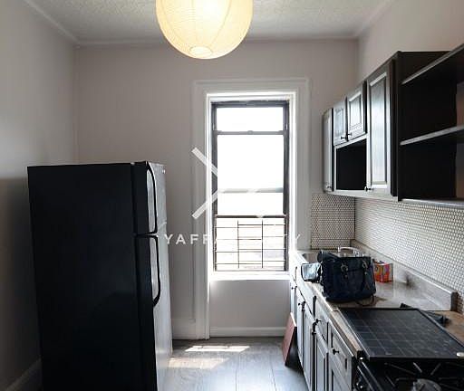 5th image of 783 Lincoln Pl #1