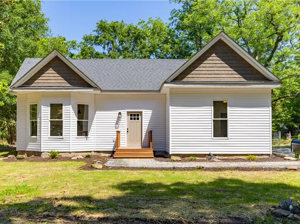 114 E McGee St, Honea Path, SC 29654