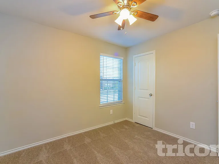 2511 Glen Hollow Dr — Photo 13