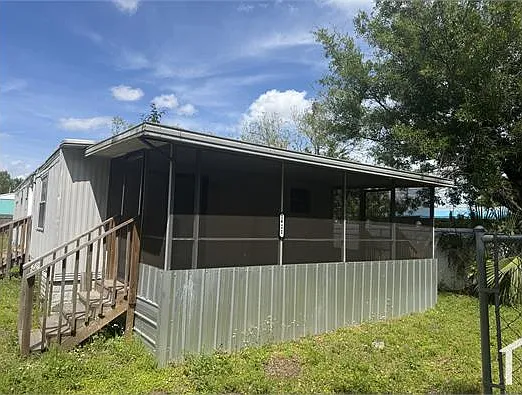 4 bed, 1152 sqft, $1,800 — Photo 2