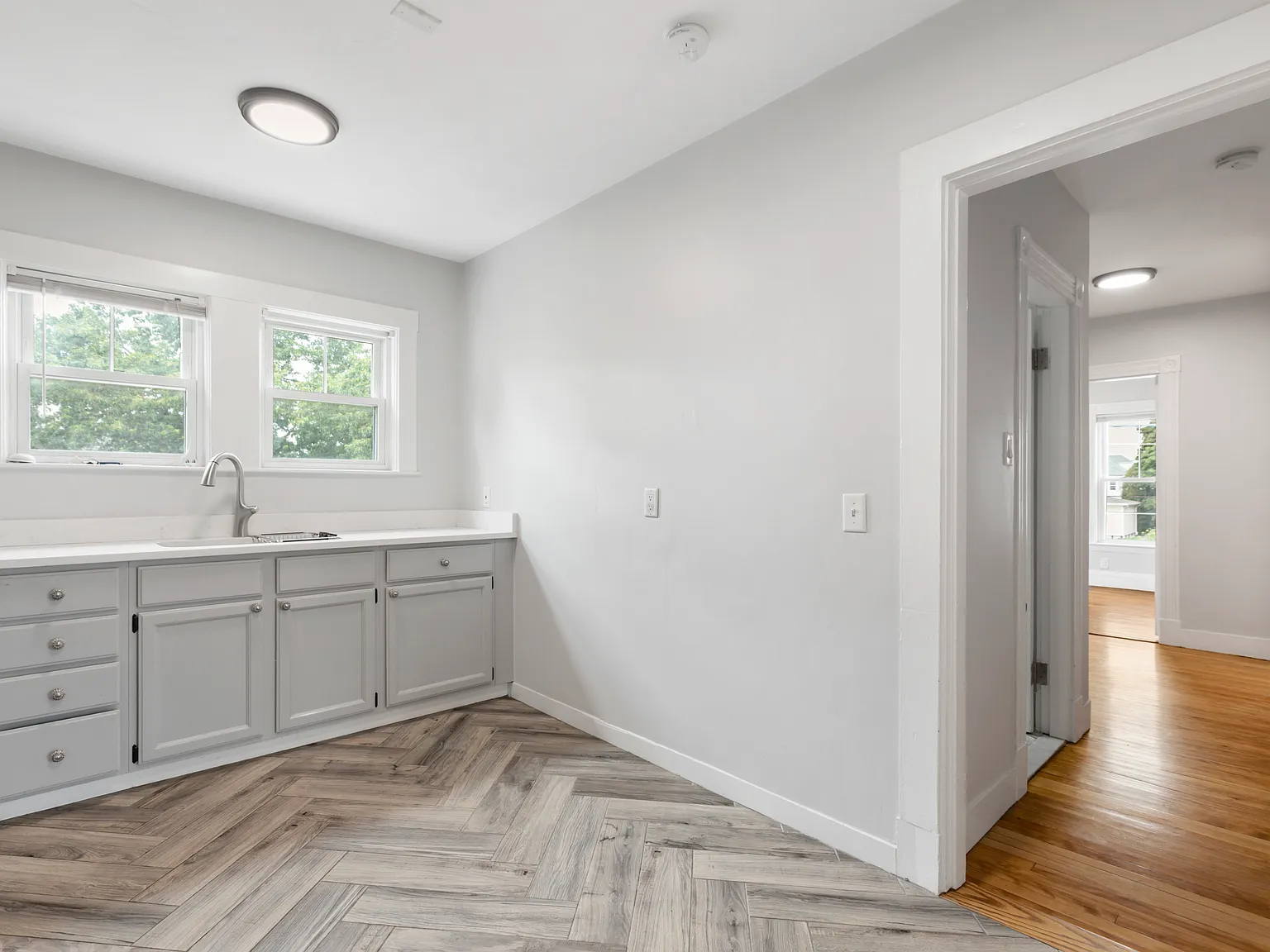 3 bed, 1200 sqft, $2,950 — Photo 4