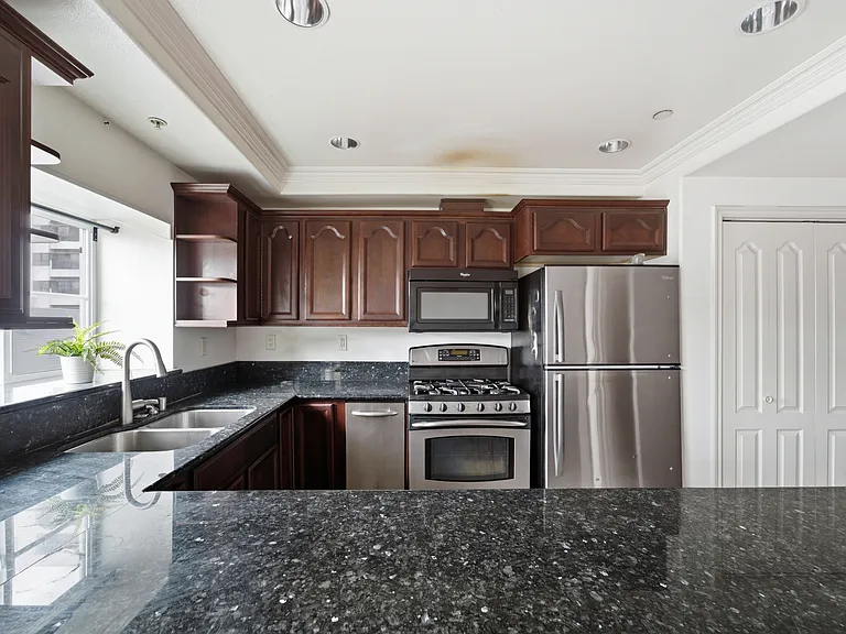 700 S Ardmore Ave #304 — Photo 12