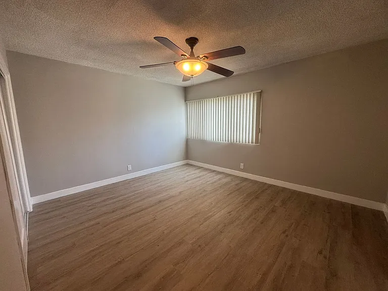 3212 W 84th Pl — Photo 15