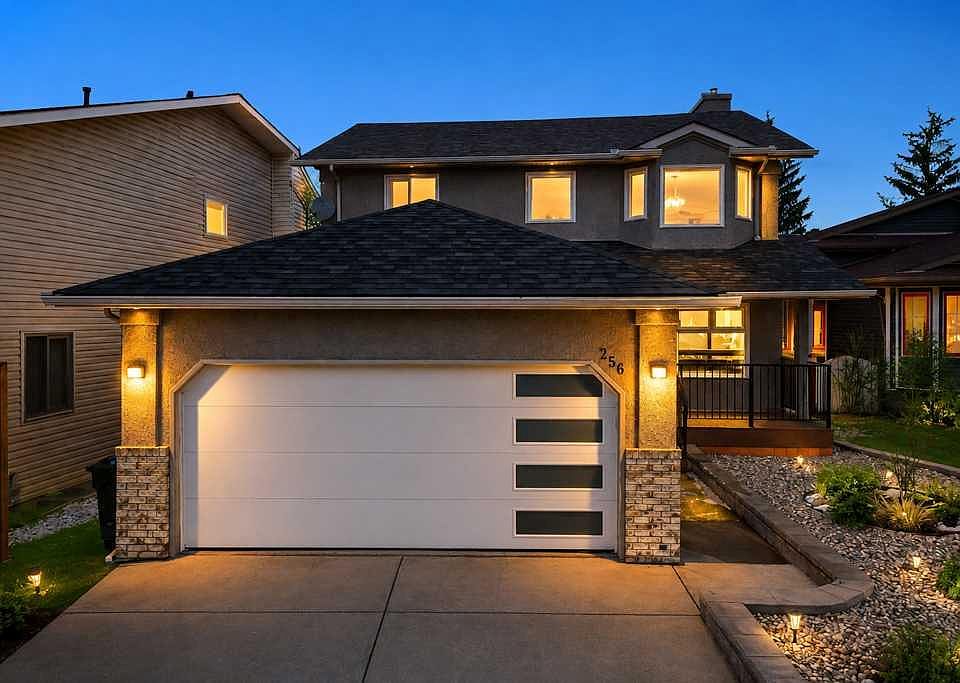 1st image of 256 S Riverside Mews SE