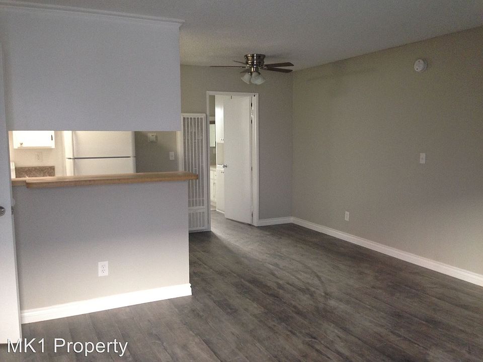 2nd image of 5900 Reseda Blvd APT 213