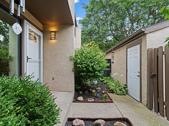 3rd image of 326 Peachtree Ct
