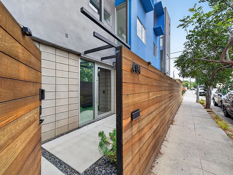 404 Grand Blvd — Photo 36