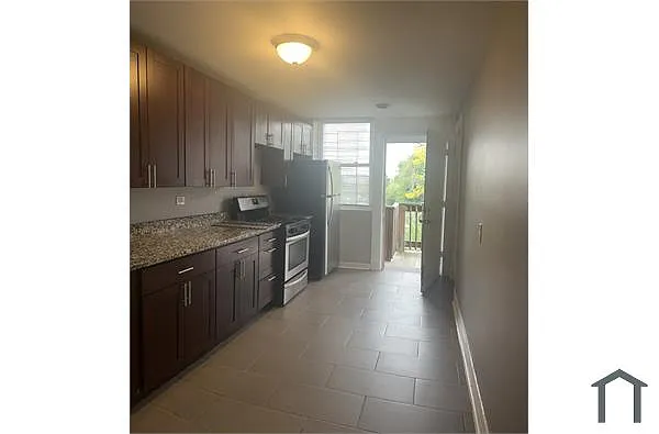 Building Photo - 7701 S Green St #1