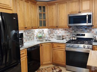 90 Clay St, North Brunswick, NJ 08902