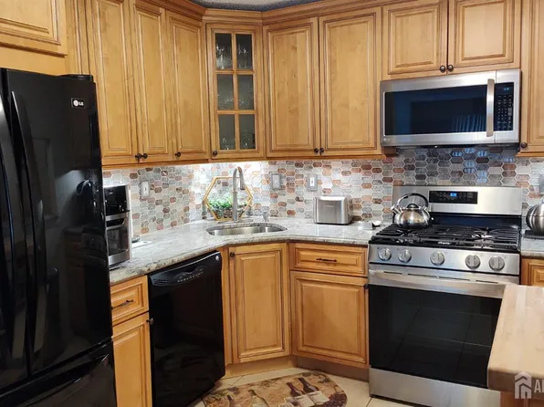 90 Clay St, North Brunswick, NJ 08902