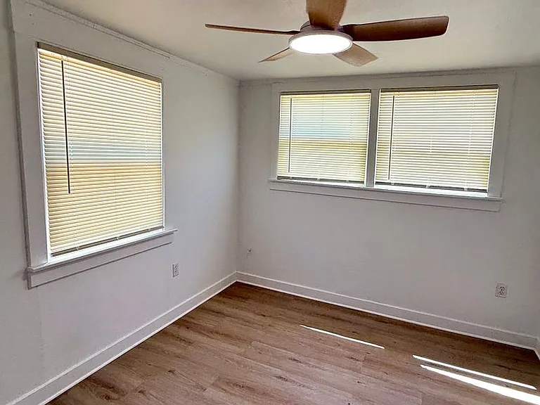 205 S Crawford St — Photo 11