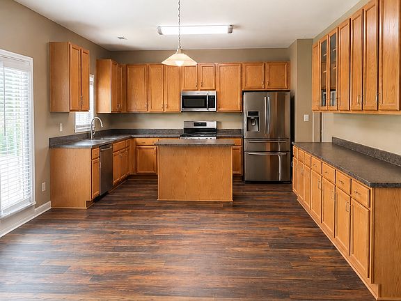 4th image of 124 Cascade Ct