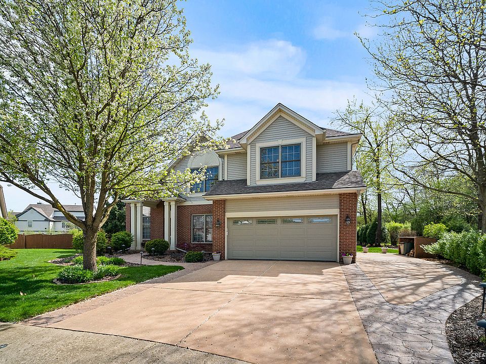 1st image of 928 Riverstone Dr