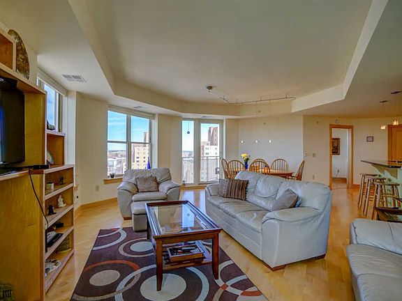 4th image of 333 W Mifflin St Unit 1052