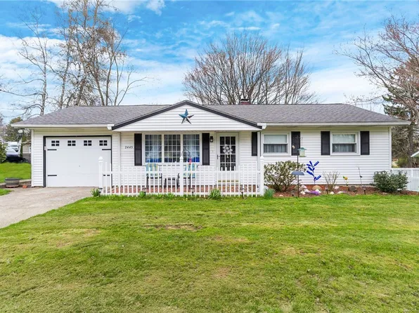 2445 Victoria Dr, Hermitage, PA 16148