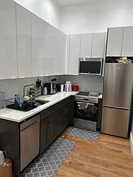 Rented by Loom Capital Group Inc.