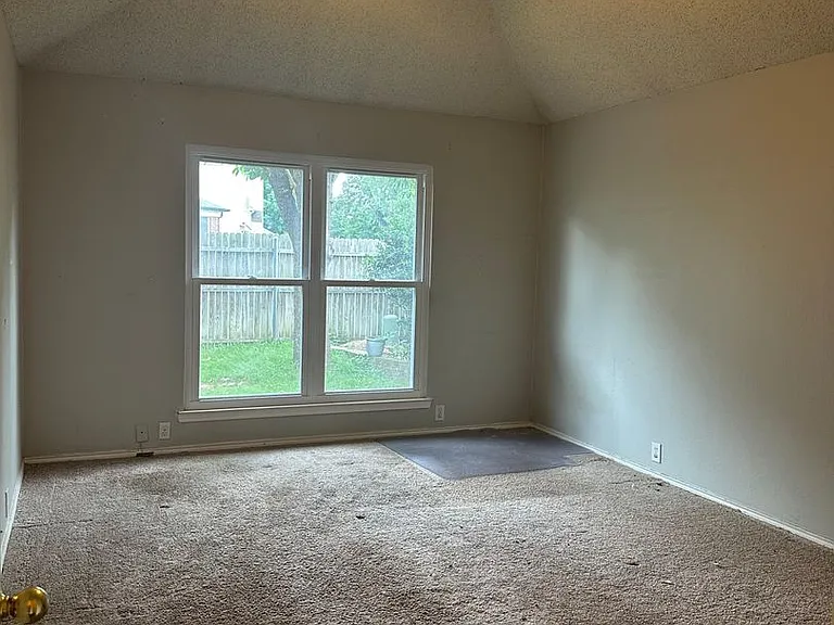 906 Roaring Canyon Rd — Photo 6