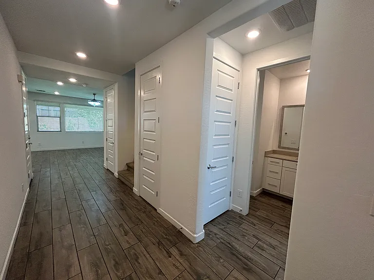 1146 E Weatherby Way — Photo 7