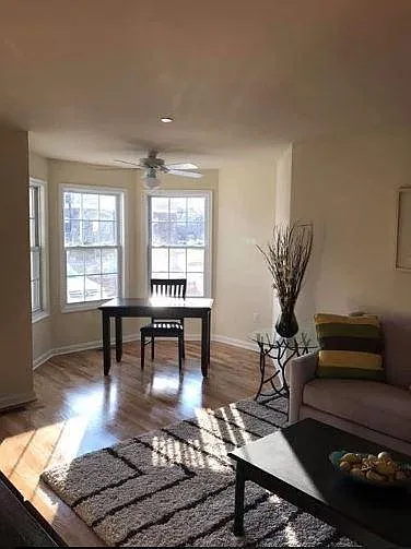 Glenwood Mews — Photo 4