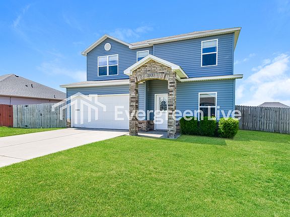 2nd image of 2833 Sebright Ave