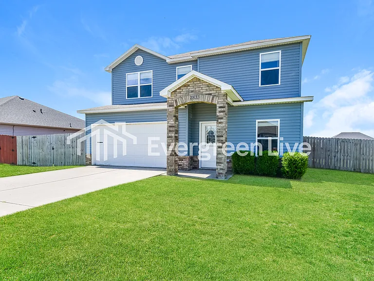 2833 Sebright Ave — Photo 2