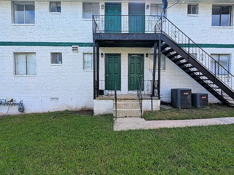 696 Hill St #8 — Photo 1