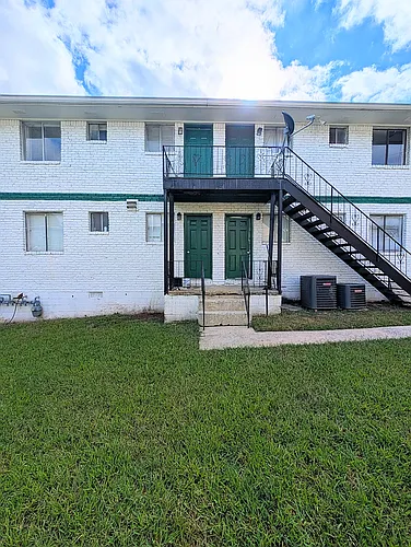 696 Hill St Photo 1