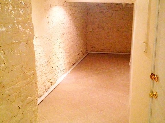 4th image of 321 W 47th St