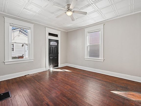 5th image of 1006 Liberty St
