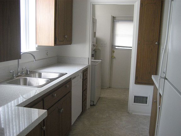 5th image of 1830 Paloma St