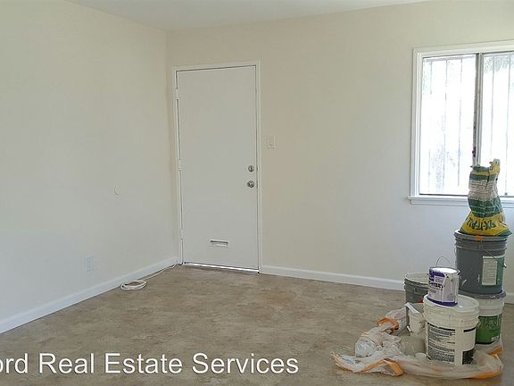 3rd image of 1124 E Fairview Blvd
