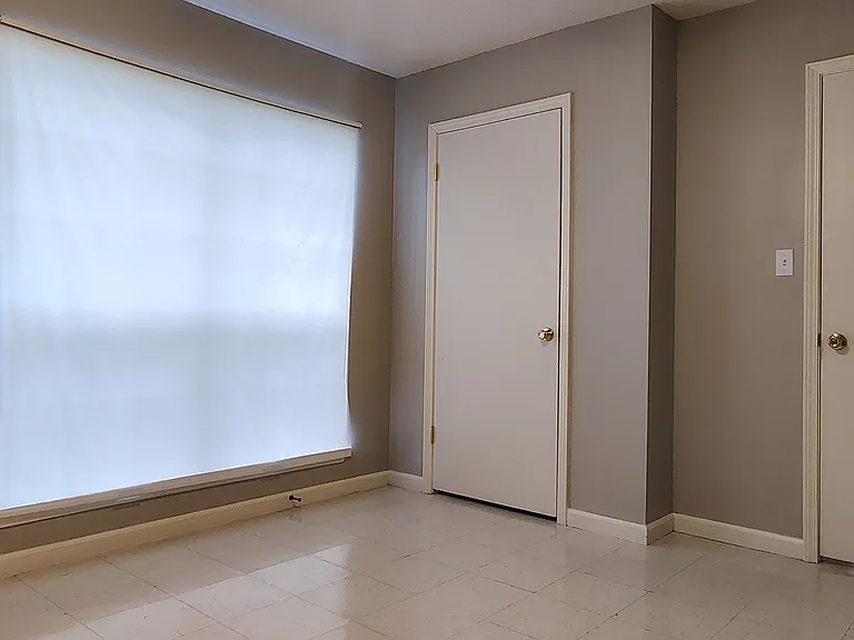 304 Leo Dr — Photo 10