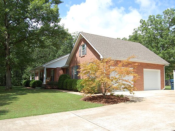 4th image of 105 Parkwood Ln