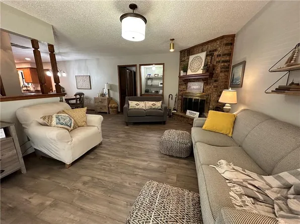 1913 Gray Fox Dr, Edmond, OK 73003