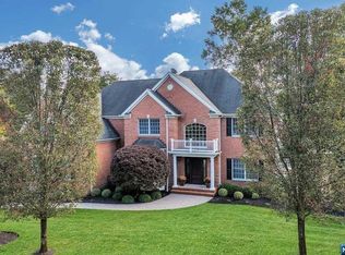 8 Concord Ct, Mahwah, NJ 07430