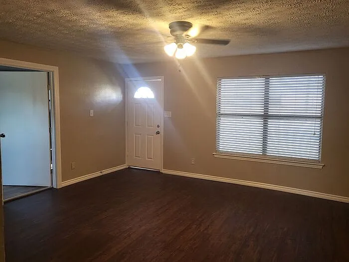324 W Young St — Photo 2