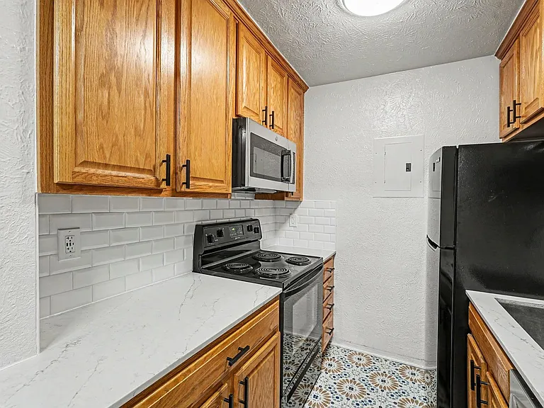 733 E 2nd Ave #105 — Photo 11