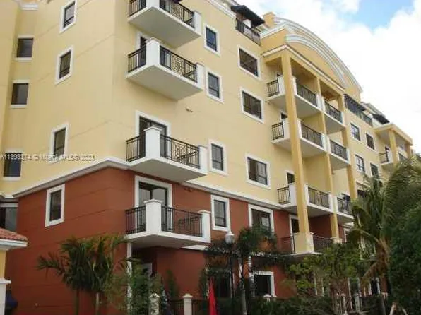 8390 SW 72nd Ave APT 415, Miami, FL 33143