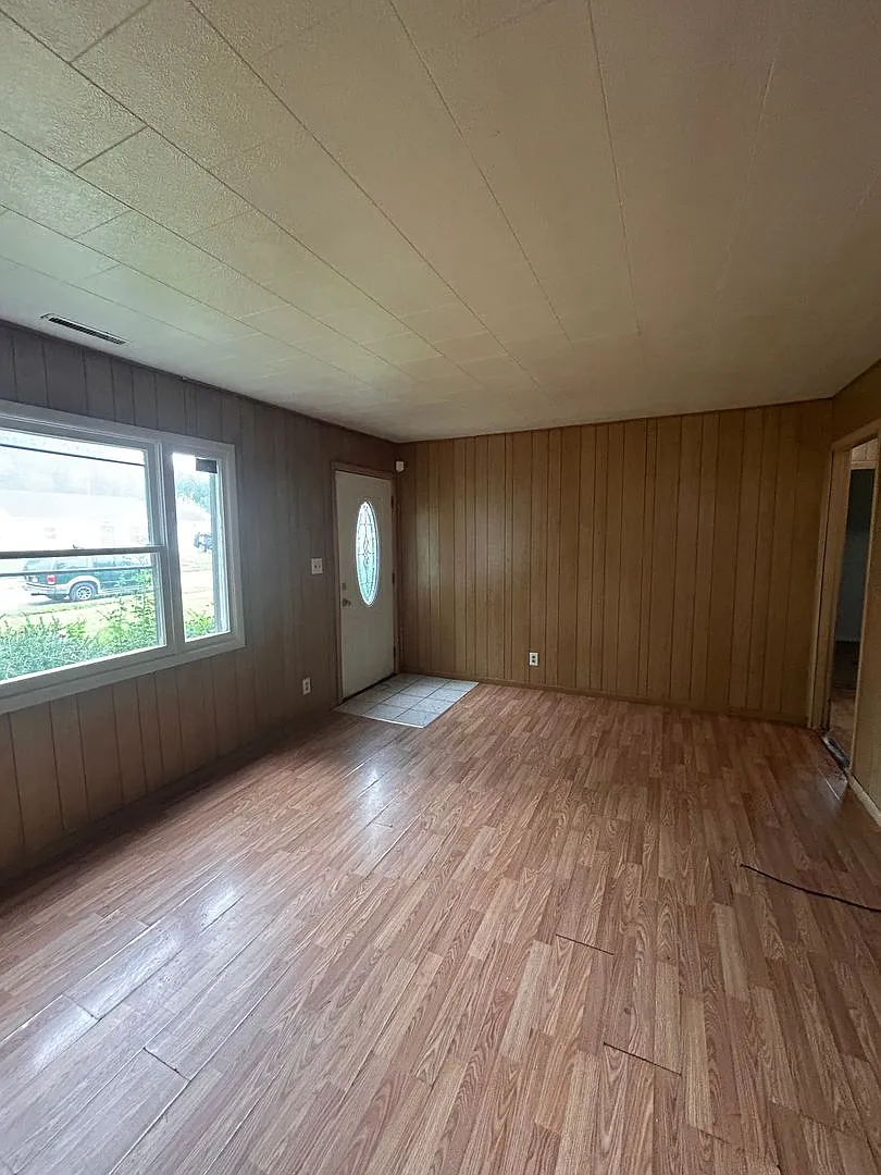 4610 Smith St. — Photo 2