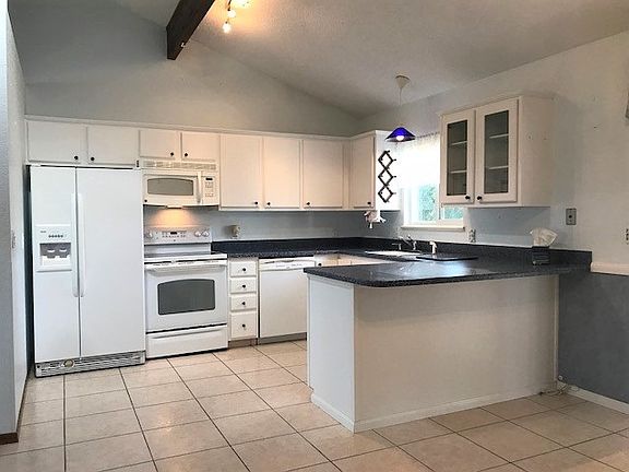 5th image of 567 Bentwood St