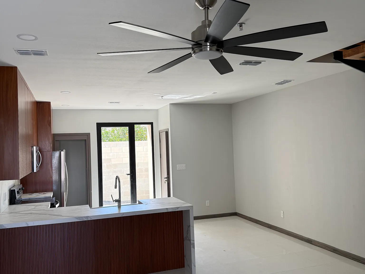 3 bed, 2.5 bath, 1325 sqft, $1,550 — Photo 4