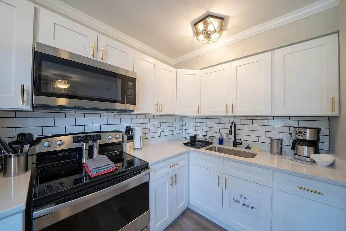 1 bed, 400 sqft, $2,100 — Photo 1