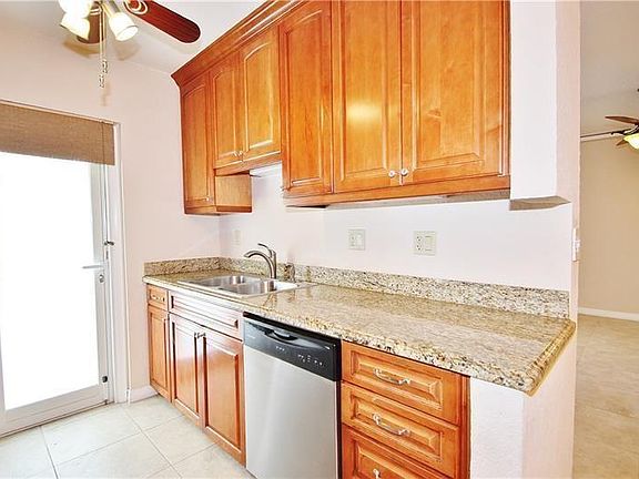 3rd image of 2020 NE 56th St APT 107